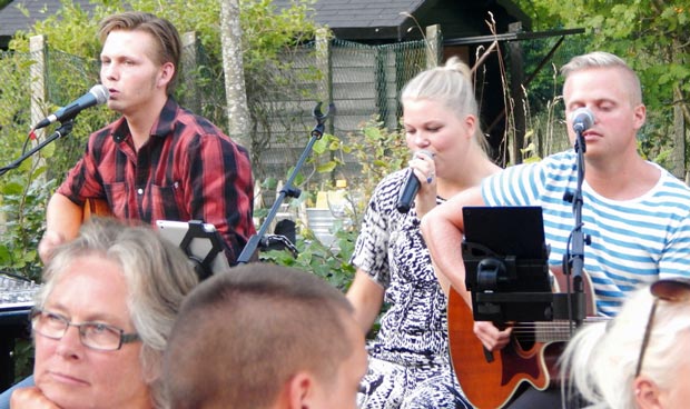 Det var tre unge fra lokalområdet, der stod for musikken ved Kvie Sø i fredags.