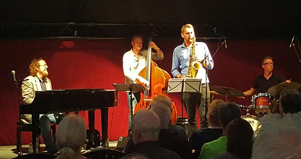 Martin Schack og hans kvartet fortolker kendte danske sange i jazz-udgaver.