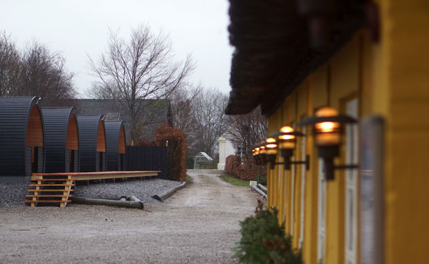 Hyttebyen ved Hodde Kro er klar til de første gæster