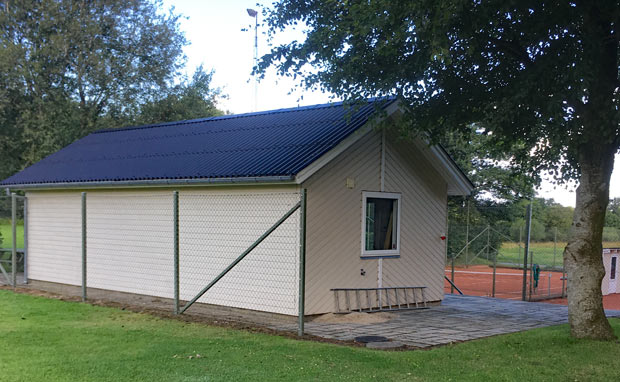 Nyt tag på Tennisklubbens klubhus på Kanalvej i Ansager
