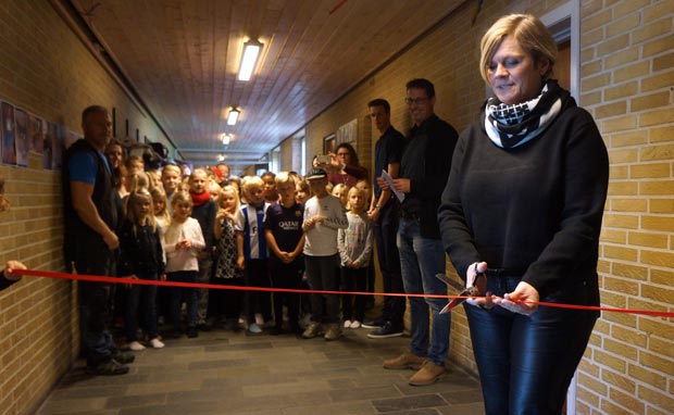 Det nye billedkunstlokale indviet på Ansager skole af skolechef i Varde Kommen, Karen Mortensen