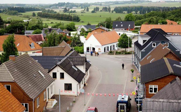 Landdistrikternes Fællesråd og Landsbyerne i Danmark får Forenet Kredit som samarbejdspartner i jagten på Årets Landsby.