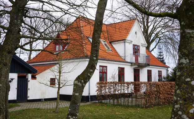 Præstegården i Skovlund skal sælges, da Skovlund/Ansager fremover er fælles om én præst, der skal bo i Ansager, som det største sogn