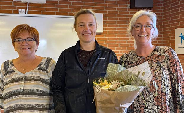 Formand for Ansager IF, Birgitte Jacobsen - Årets Frivillig i AIF, Susanne Skou Kristensen og formand for badminton, Linette Østergaard