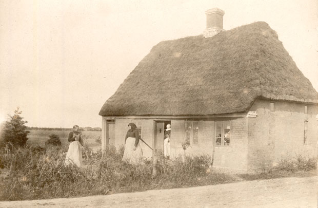 Stråtækt hus omkring år 1900