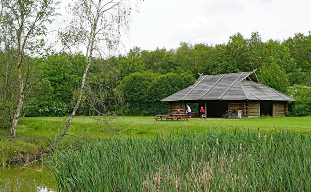  Skovlund bypark er klar til at byde dig velkommen til salmesangsgudstjeneste den 14. juli kl 10:30. Kom og oplev fællesskab, smuk natur og inspirerende ord og toner i vores elskede bypark. Efter gudstjenesten serverer vi rundstykker ved søen. Vi glæder os til at se dig!