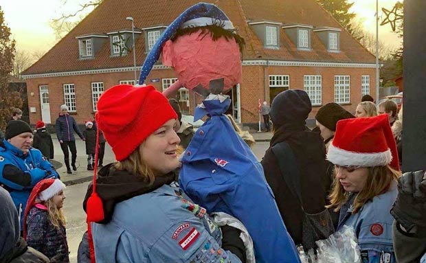 Julemandssnuseren Eigil gøres klar til jagt efter julemanden!