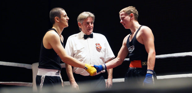 Ansager boksere i kamp ved Hancock Box Cup 2013