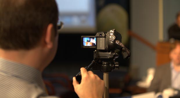 Ansager vil danne et hold, der skal optage video i byen