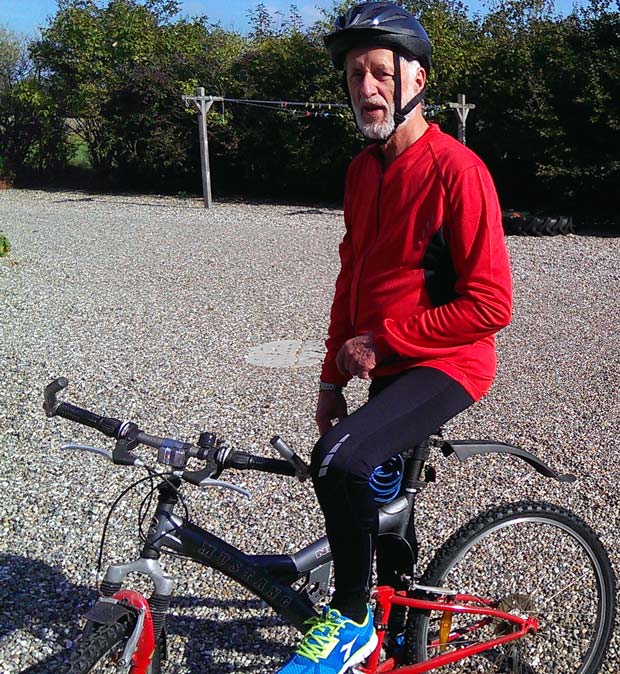 Erik Jessen på cyklen med bjergtrøjen på og klar til en tur på MTB banen