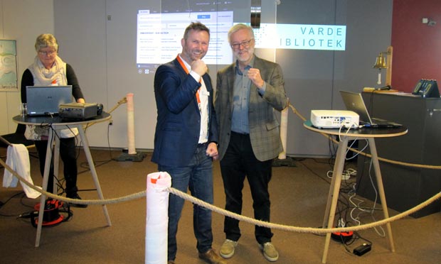 Direktør Bent Peter Larsen og bibliotekschef Karsten Rimmer Larsen i ringen