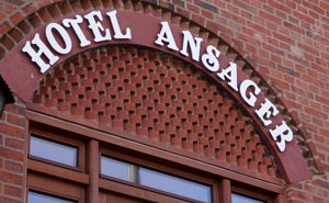 Ansager Hotel åbner café i bjælkestuen