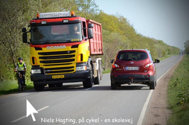 Ikke meget plads til  cyklende skolebørn på vejen mellem Skovlund og Krusbjerg