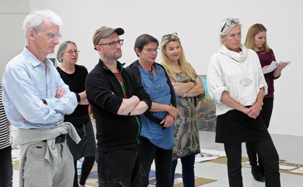 Censorerne vurderer de indsendte værker til Kunstnernes Sommerudstilling i Tistrup