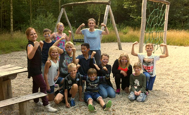 26 friske børn fra Juniorklubben i Ansager spiller skov-stratego