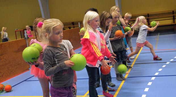 SFO og Juniorklubben i Ansager til håndbolddage i hallen