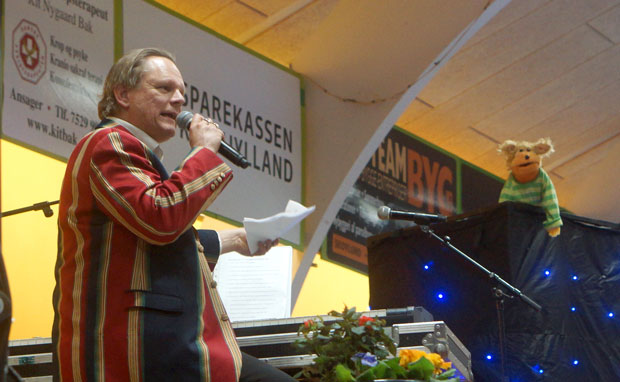 Nytårsfest i Skovlund Ansager hallen med gudstjeneste og Sigurd Barret