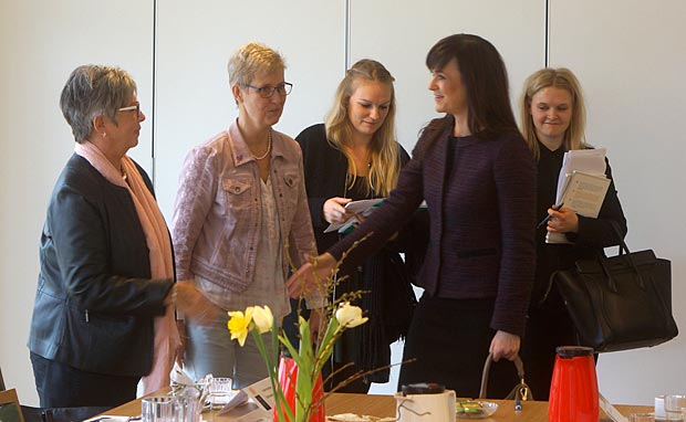 Sundheds- og ældreminister Sophie Løhde besøgte i formiddag Ansager Plejecenter.