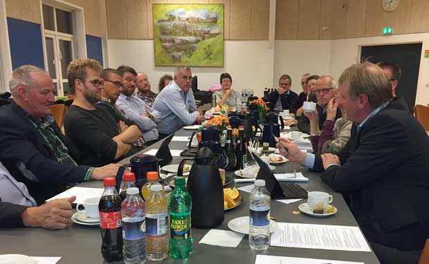 Byrådspolitikere mødes med udviklingsrådene fra Helle og Skovlund-Ansager om den fremtidige skolestruktur