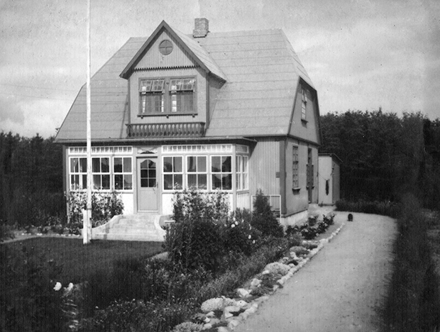 Farmor og Farfars hus lå på Stationsvej 18 i Ansager