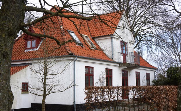 Præstegården i Skovlund skal sælges, da Skovlund/Ansager fremover er fælles om én præst, der skal bo i Ansager, som det største sogn