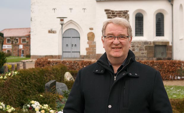 Sognepræst Tom Ahlmann bliver søndag indsat i som vikar i Skovlund og Ansager sogne, mens Trine Lydeking er på barsel