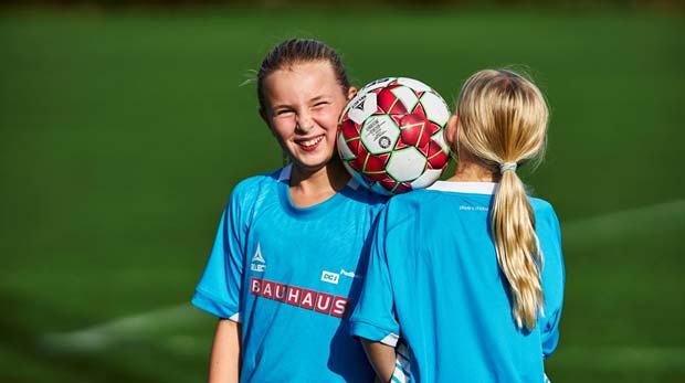 Fodboldskolen i Ansager er for alle drenge og piger i alderen 6-15 år (årgang 2014-2005). Dagene er spækket med fede og sjove oplevelser ud over en masse fodbold, tricks, sjove og engagerede trænere der bare gør ugen endnu sjovere.