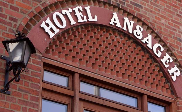 Ansager Hotel overtages af pr. 15. marts 2021 af Peter Breum og Iver Larsen gennem selskabet IP Invest, Ansager