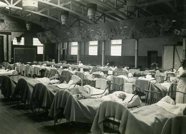 Arnbjerghallen som sygehus under polioepidemien i 1934 pga pladsmangel på sygehuset