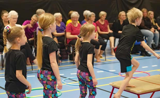 Gymnastikopvisning i Skovlund-Ansager Hallen